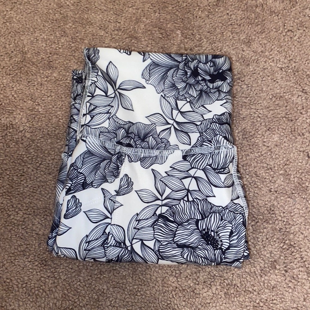 Balance collection workout leggings